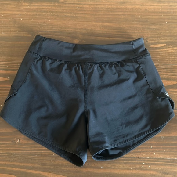 Girls Athleta Run The World 3” Short Size M 8/10 - Picture 2 of 6